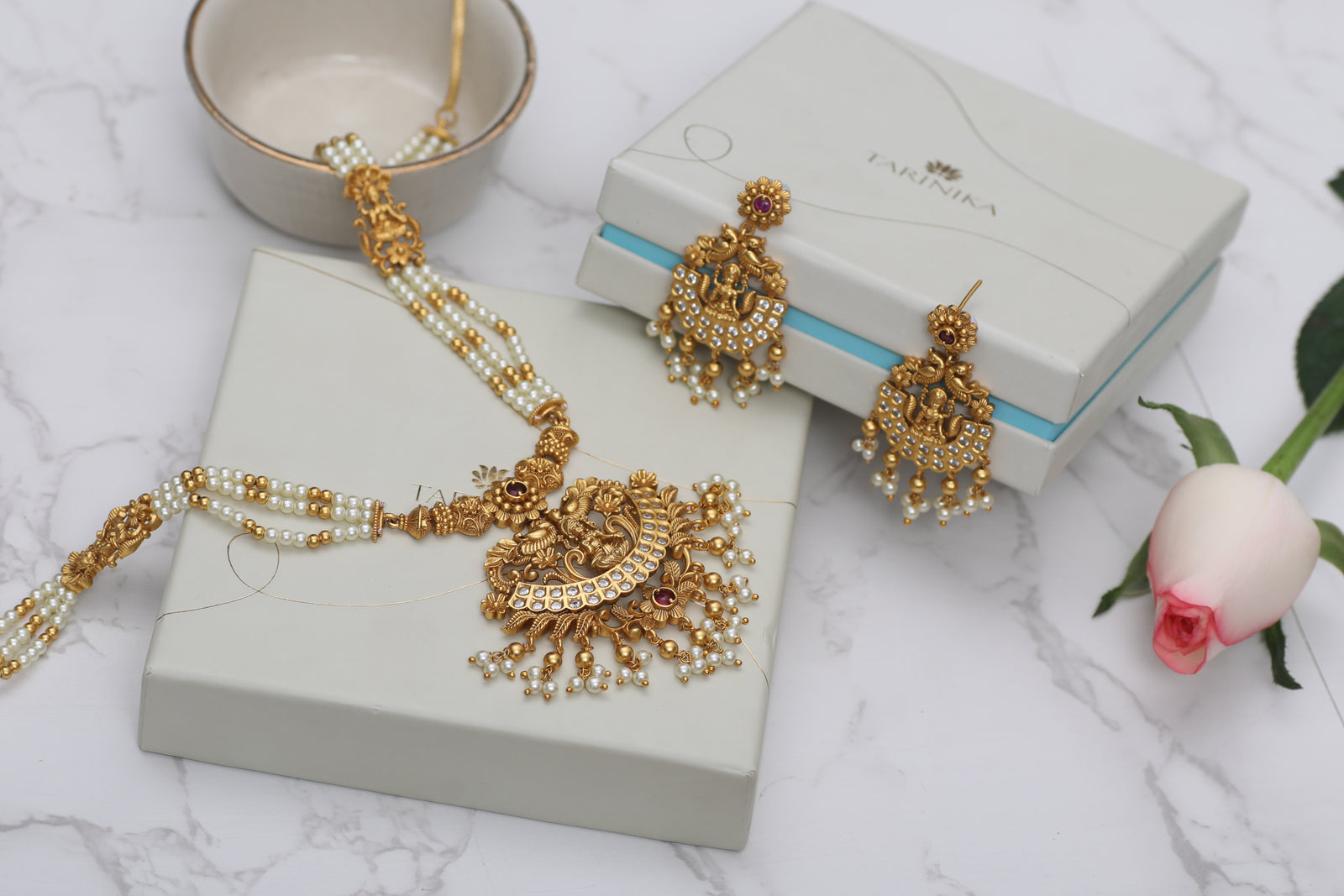 How to choose the perfect wedding jewelry gifts