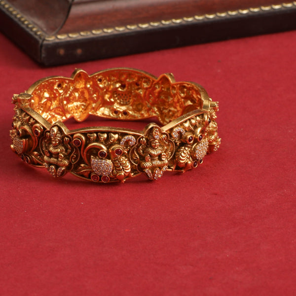 Antique gold broad bangles discount