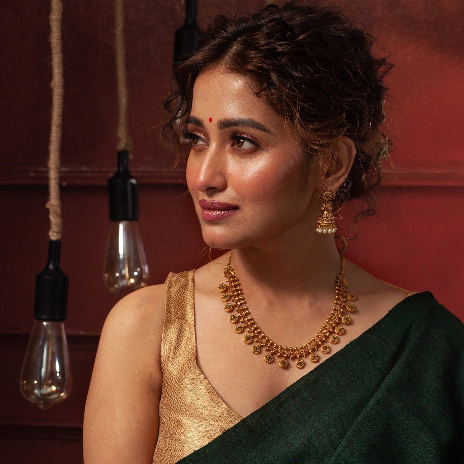Indian Necklaces Vs Indian Bracelets – Style Trends in 2022
