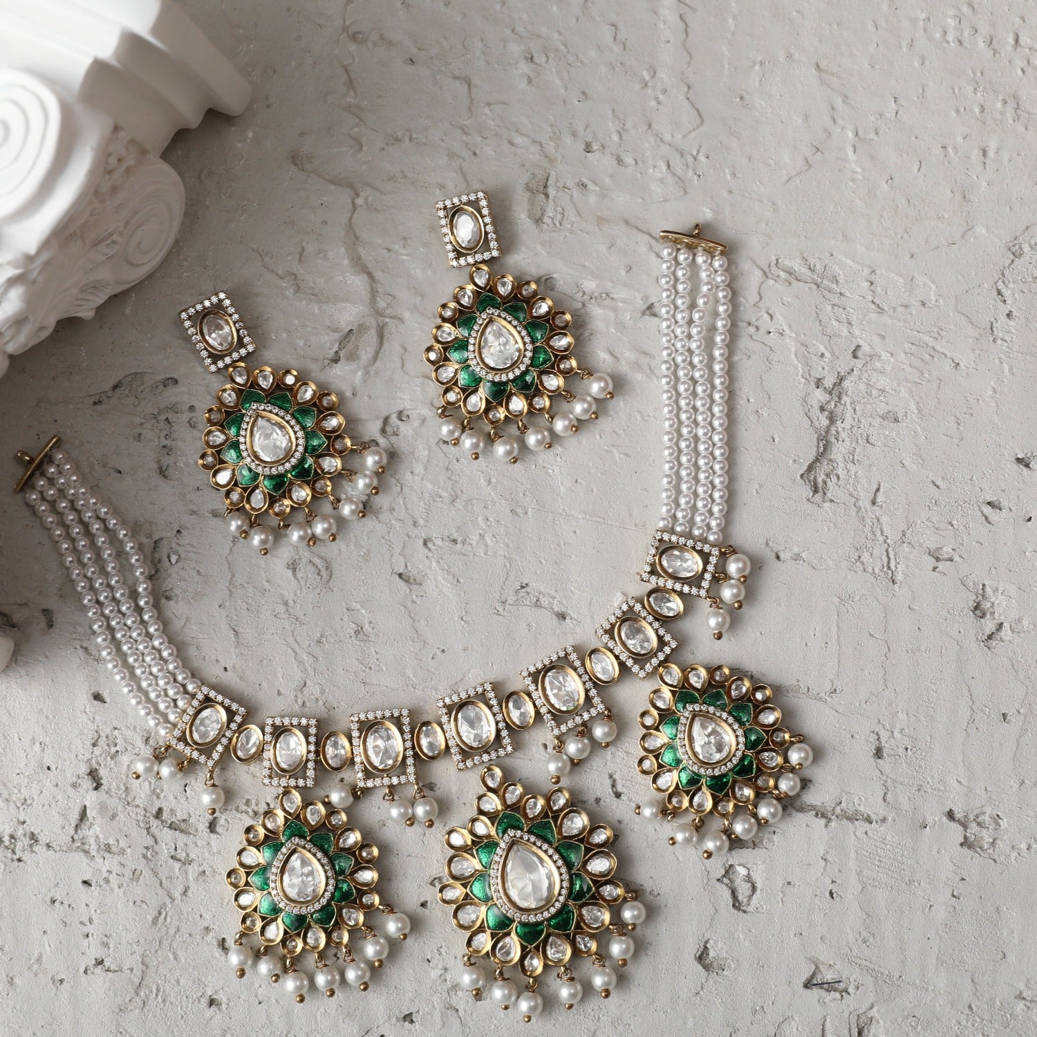 Gold Kundan Choker Necklace Set Dangling Green Beads with Maangtikka a –  Bollywood Wardrobe