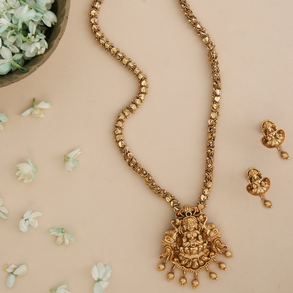 Shivangi Antique Pendant Set 