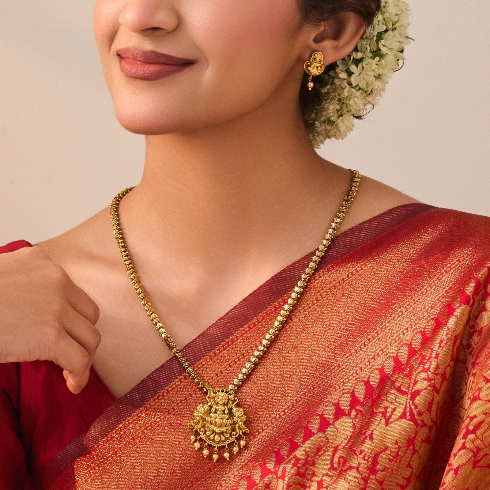 Shivangi Antique Pendant Set 