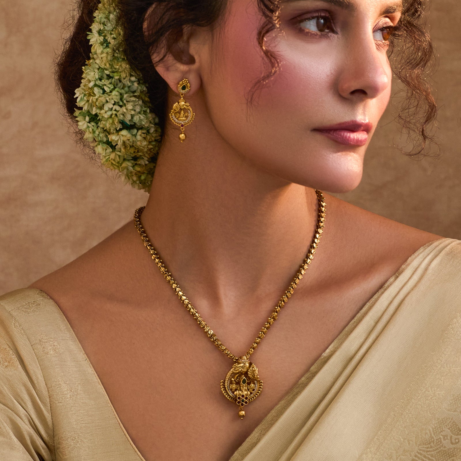 Kriti Antique Pendant Set