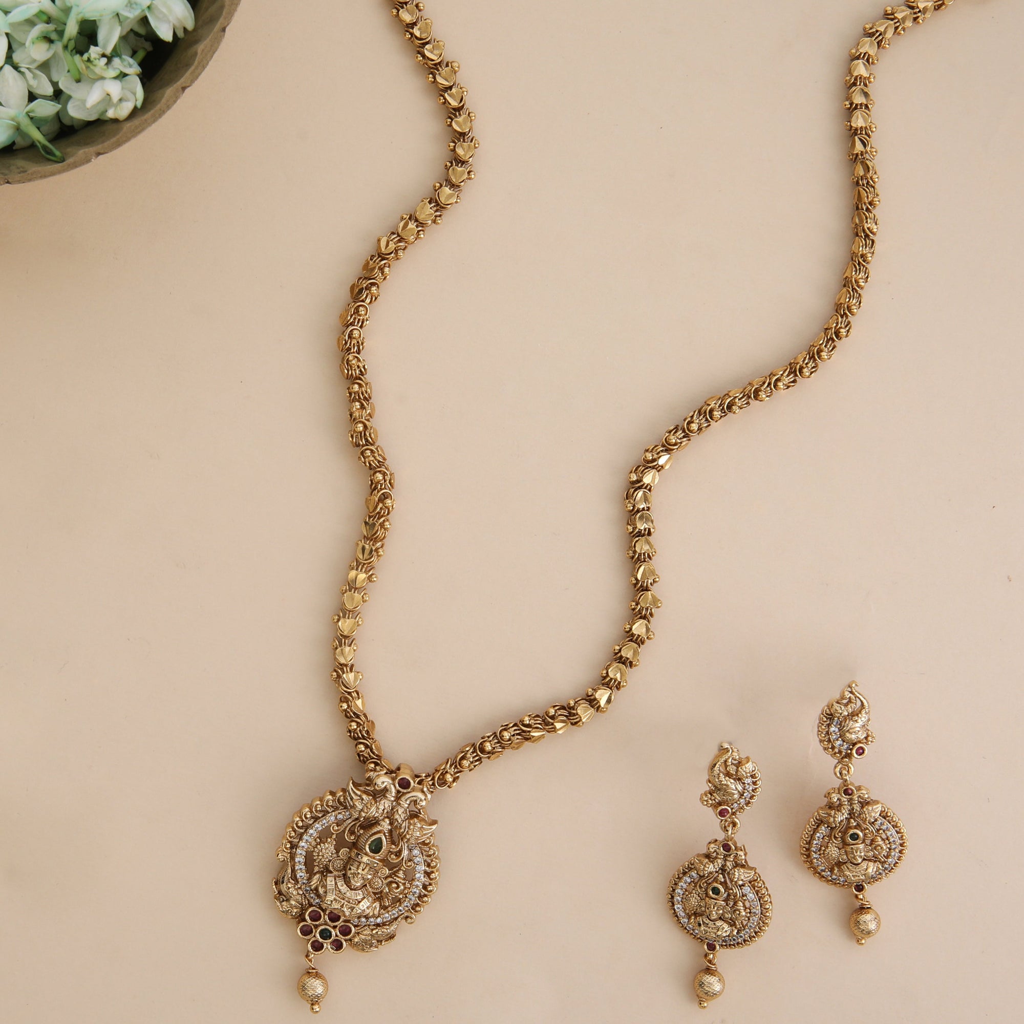 Kriti Antique Pendant Set