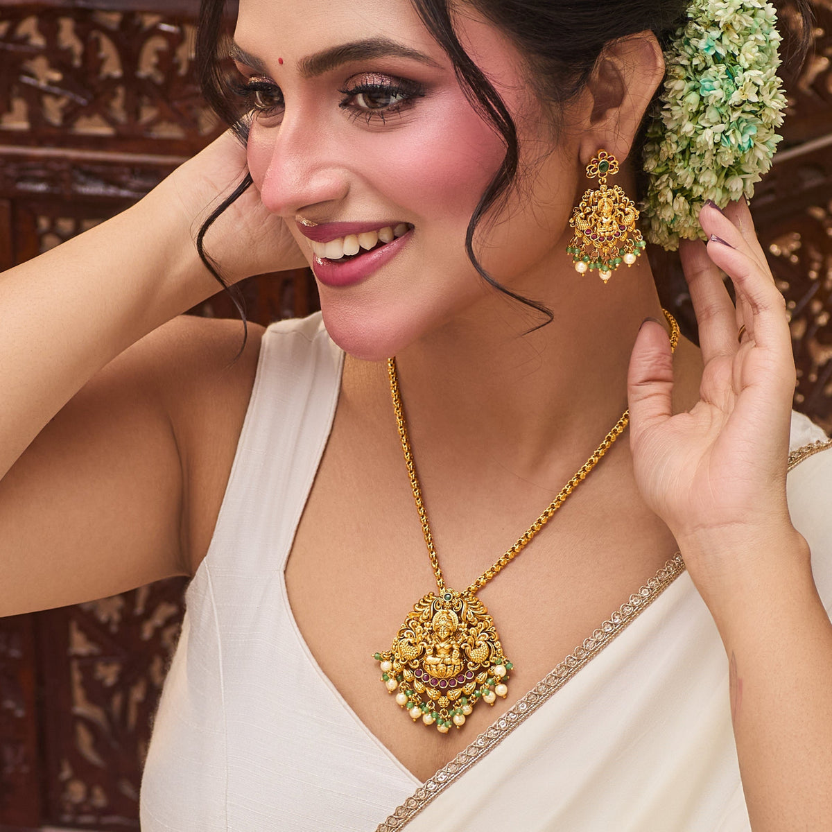 Avni Antique Pendant Set