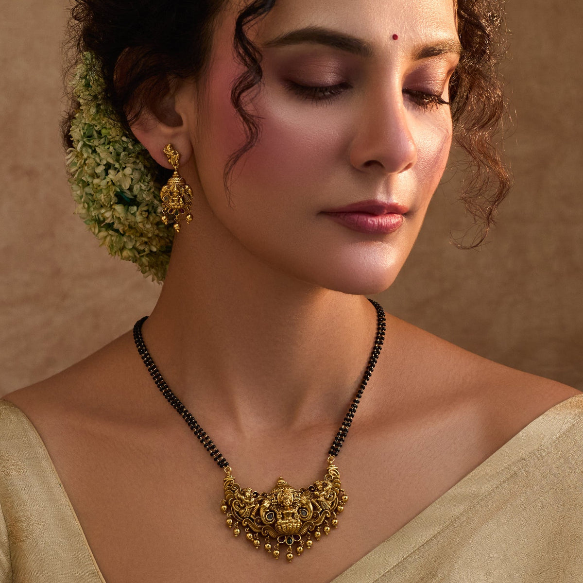 Oindrila Antique Black Beads Pendant Set