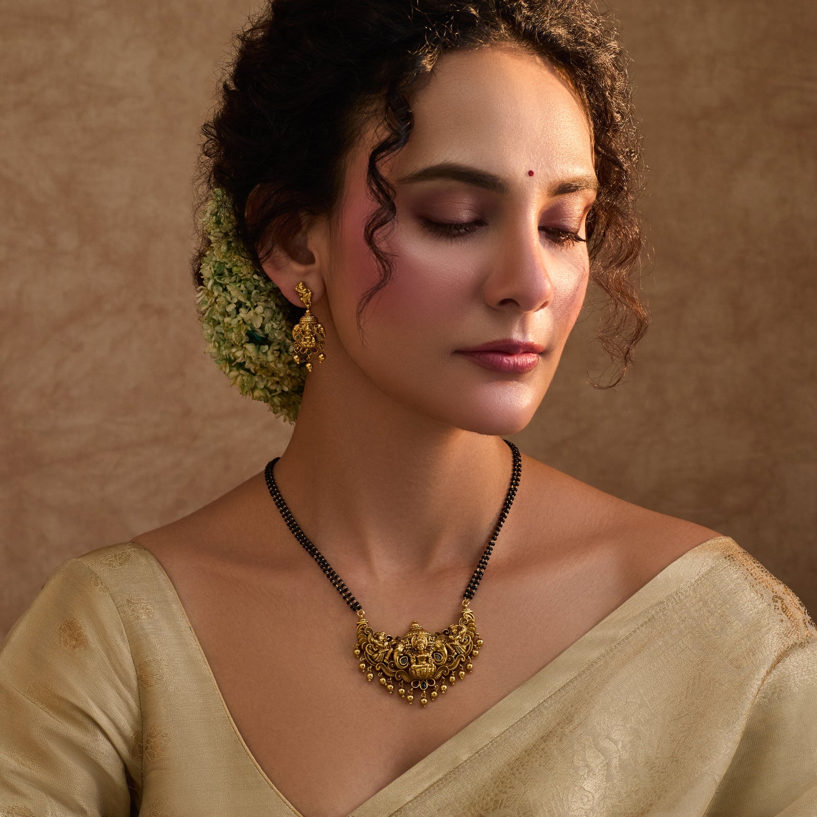 Oindrila Antique Necklace Set