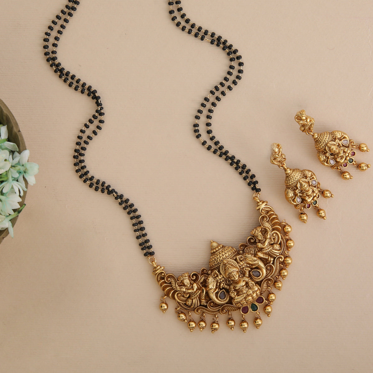 Oindrila Antique Black Beads Pendant Set