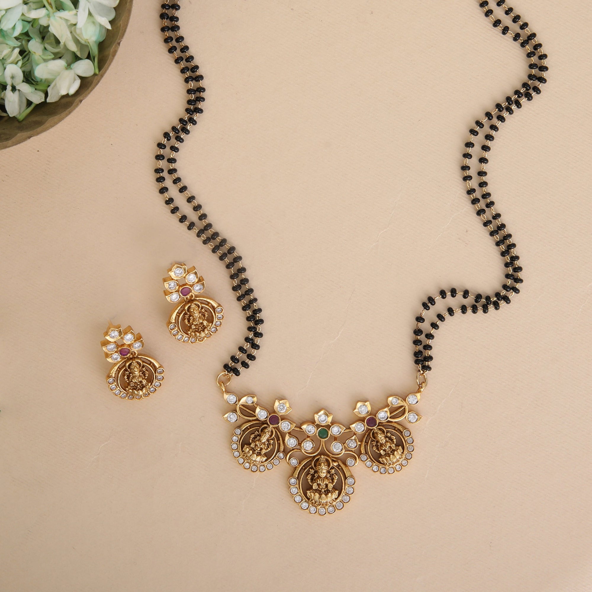 Tanvika Antique Pendant Set