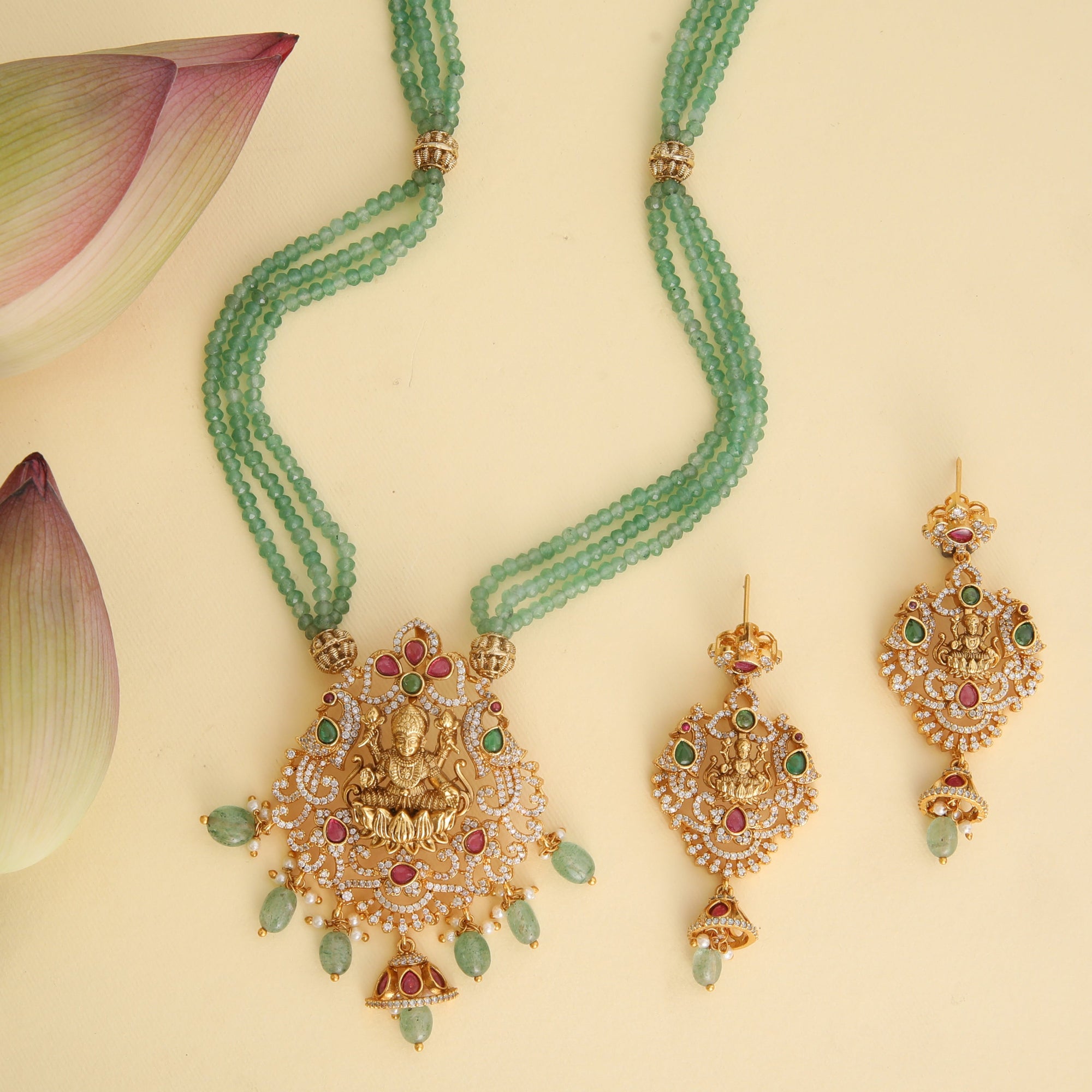 Anvitha Antique Pendant Set