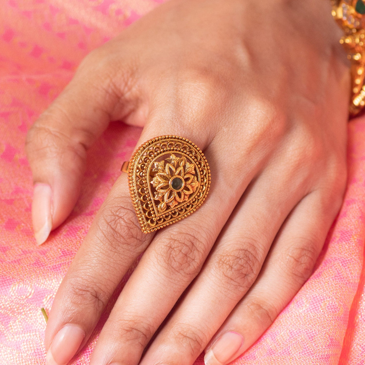 Kriti Antique Finger Ring