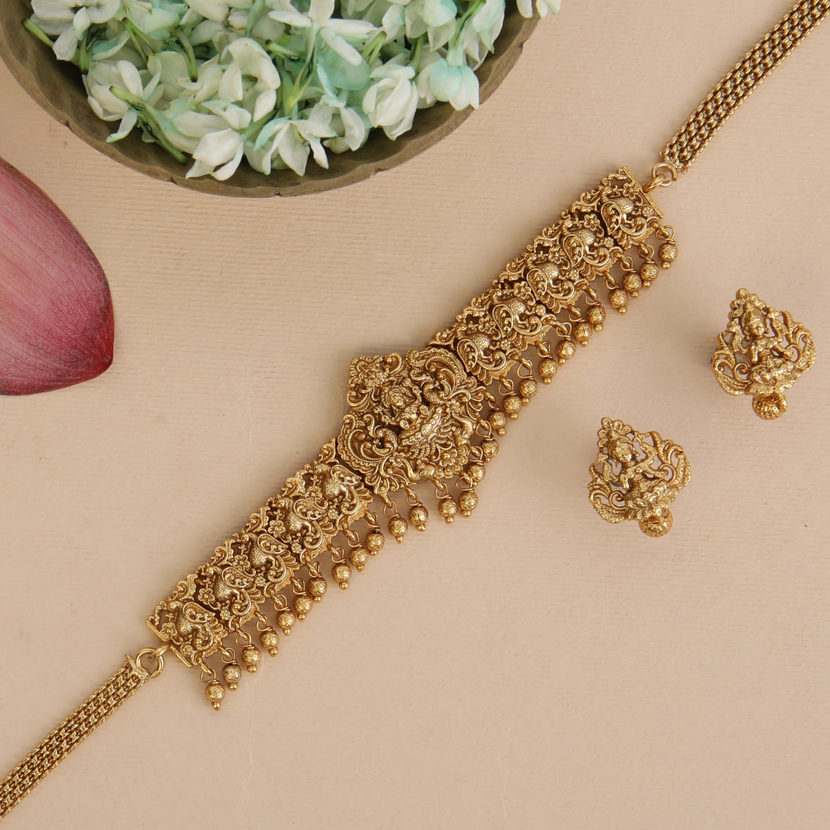 Vedhika Antique Choker Set