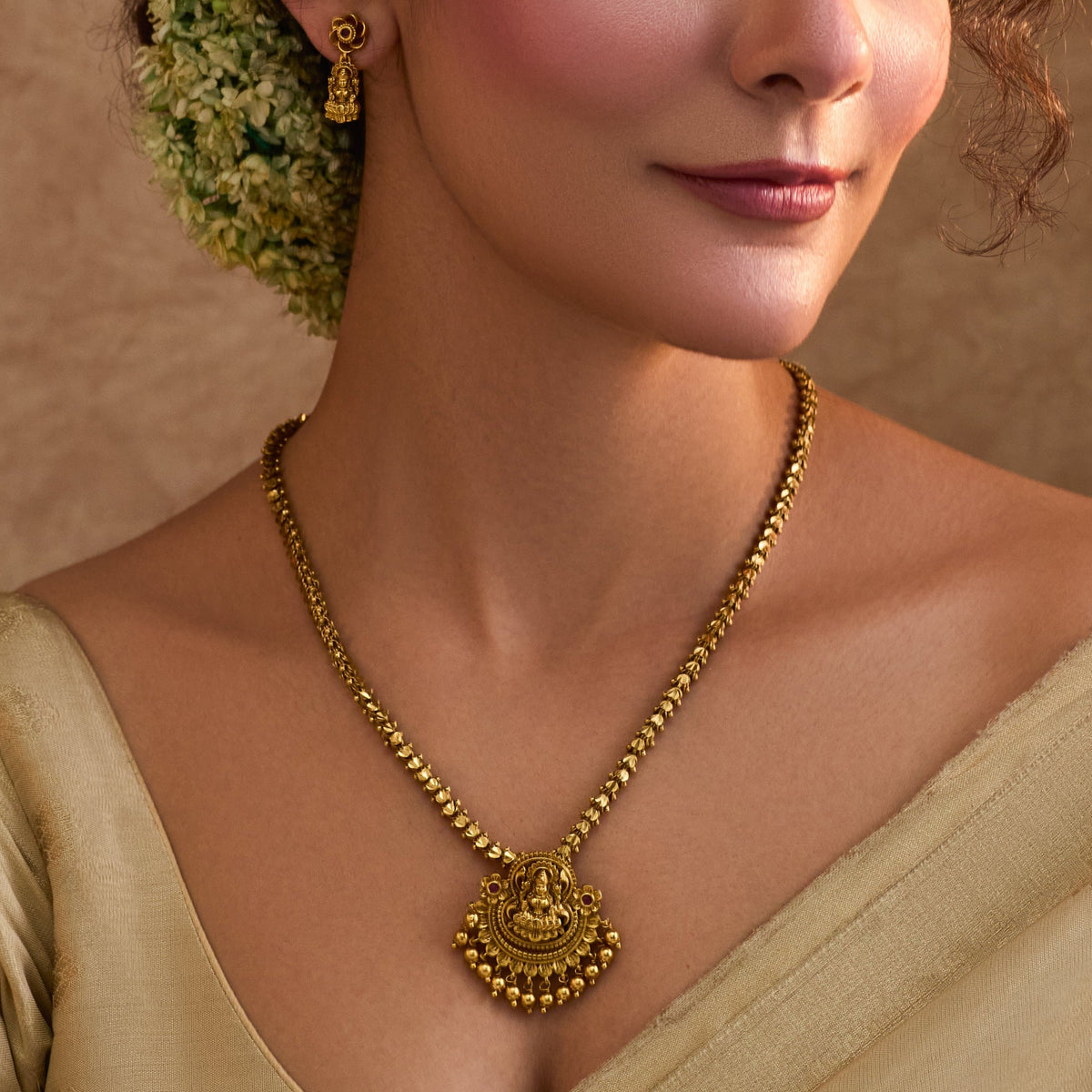 Aarshika Antique Pendant Set