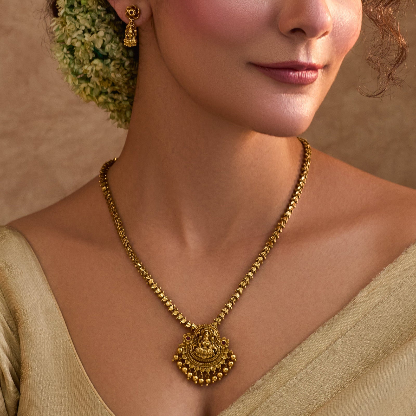 Aarshika Antique Pendant Set