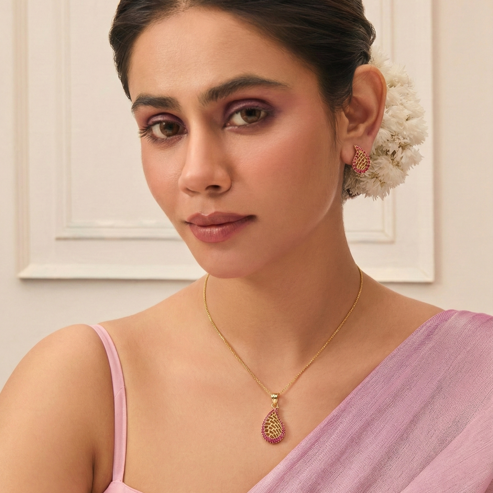 Sanie Delicate Nakshatra CZ Pendant Set