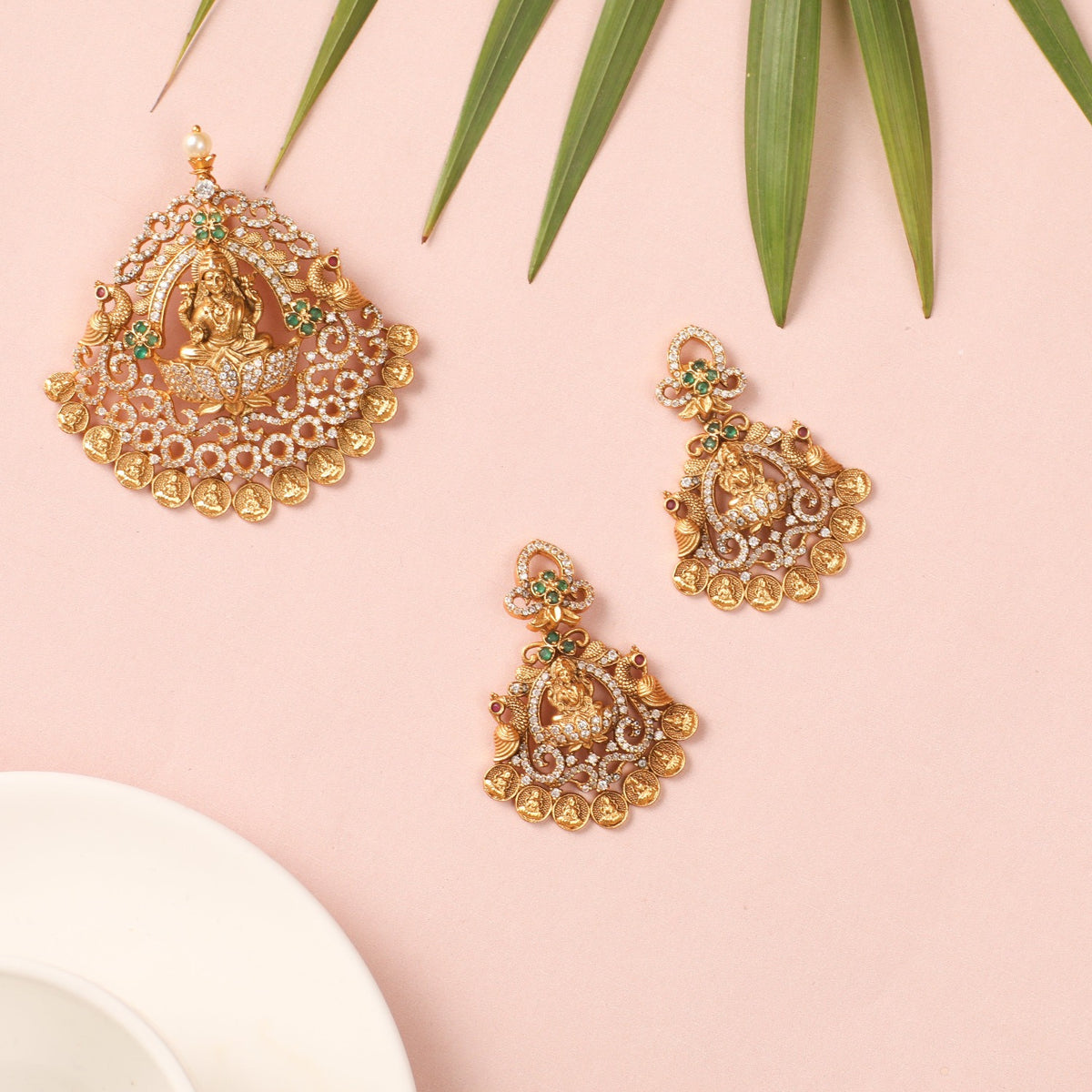 Saumya Antique Temple Pendant Set