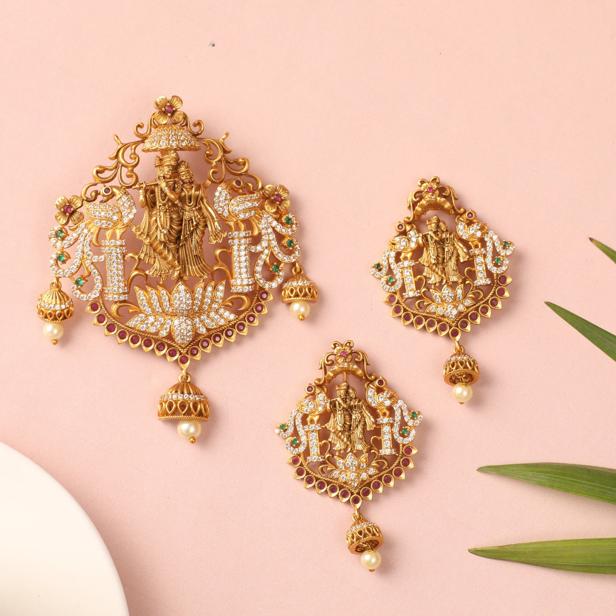 Saket Antique Temple Pendant Set