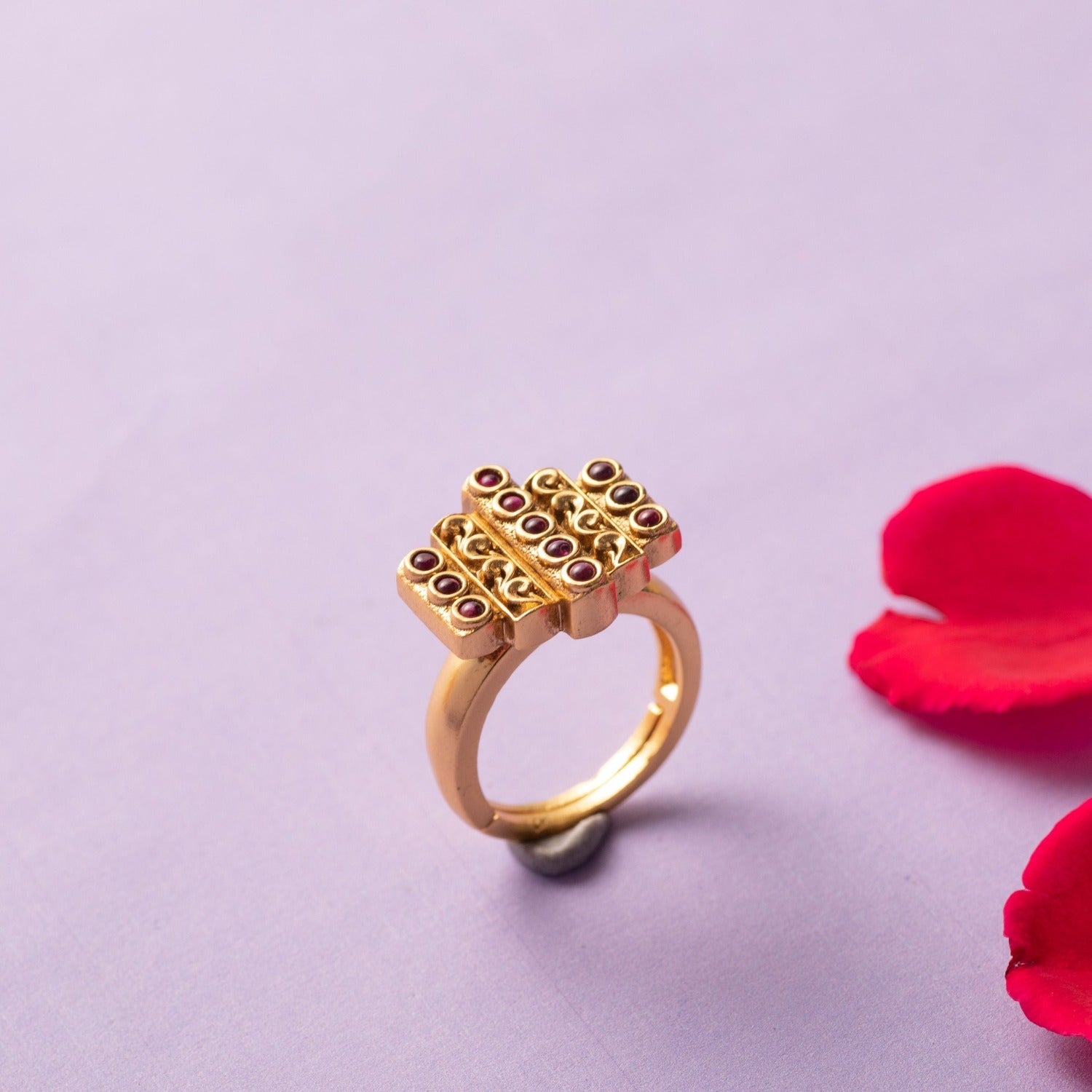 Pancharathna antique ring | Indian jewellery design earrings, Antique  engagement rings, Gold jewelry stores