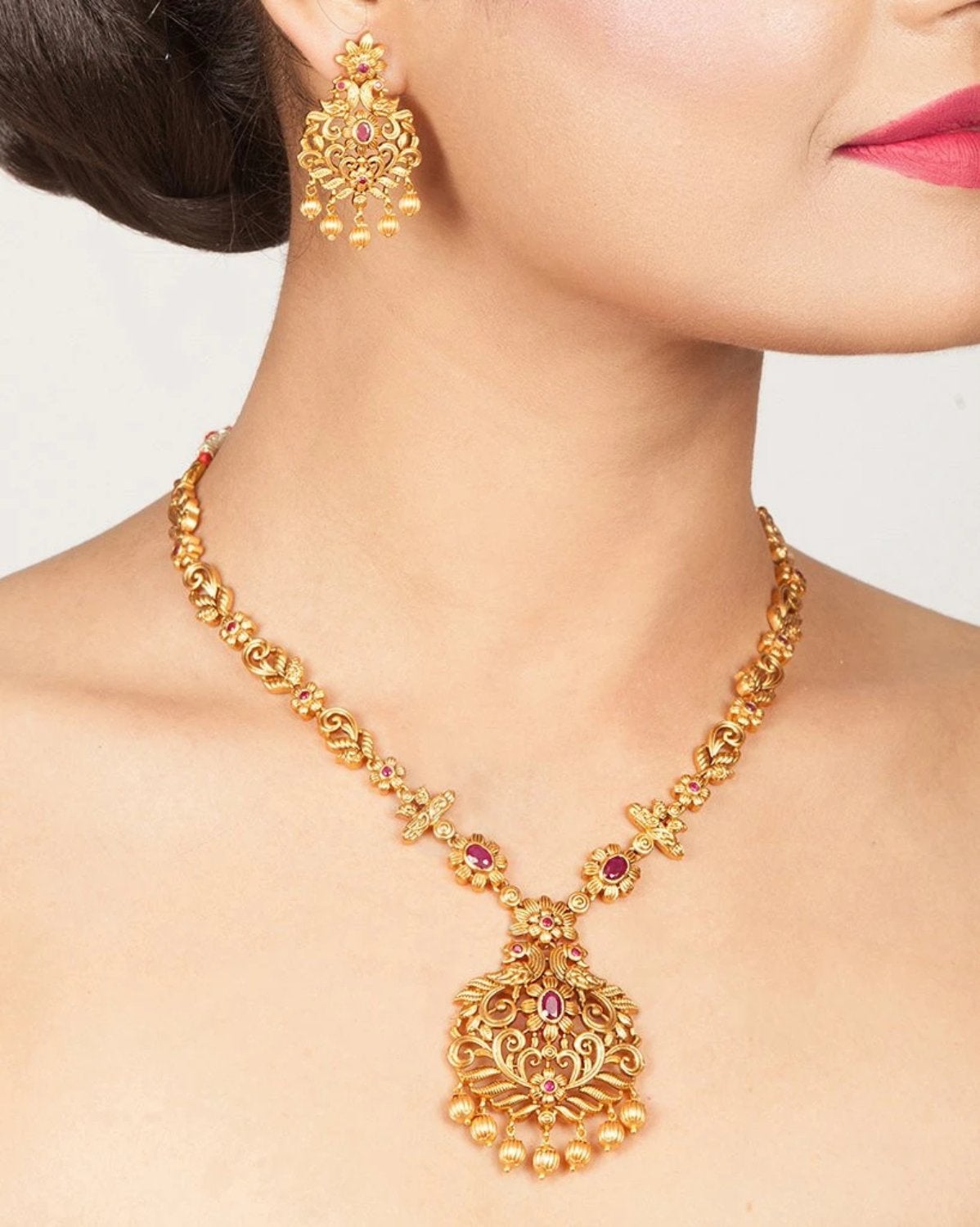 Vrishin Antique Necklace Set