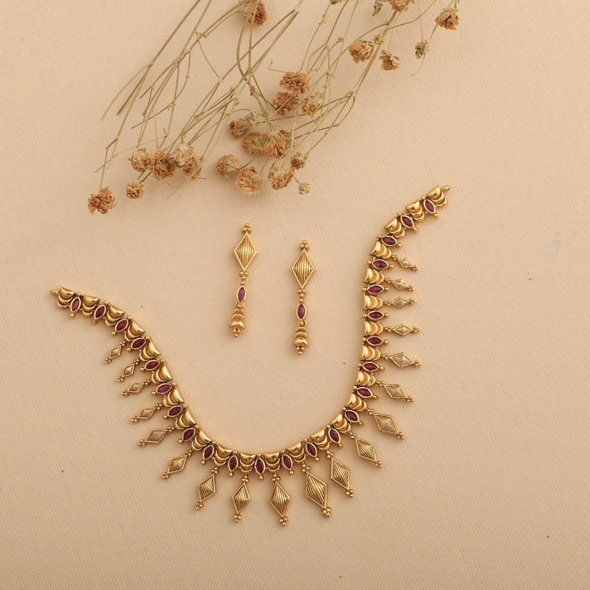 Lance Antique Necklace Set