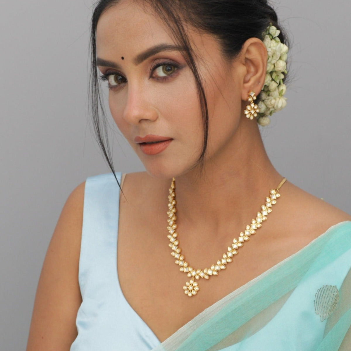 Khevana Kundan Necklace Set.