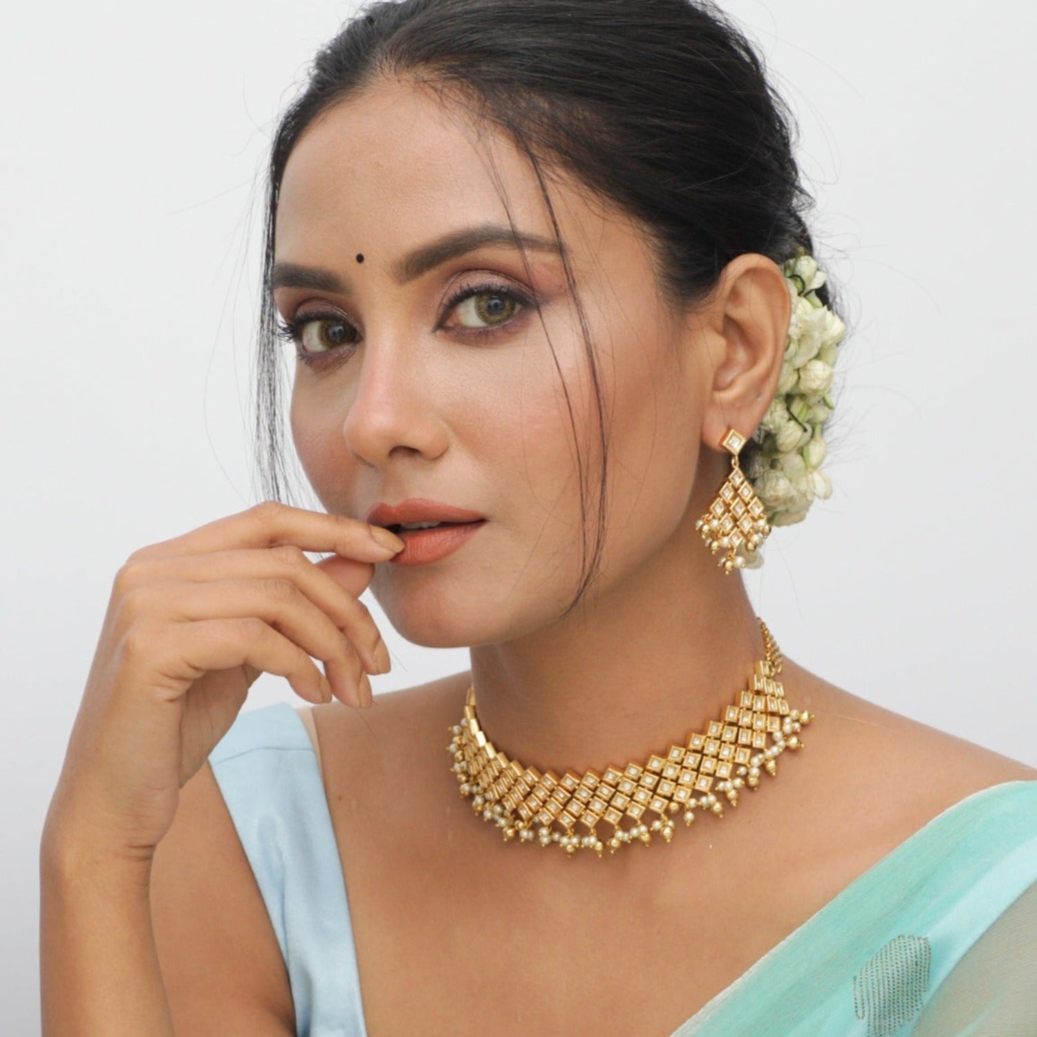 Susan Kudan Choker Set