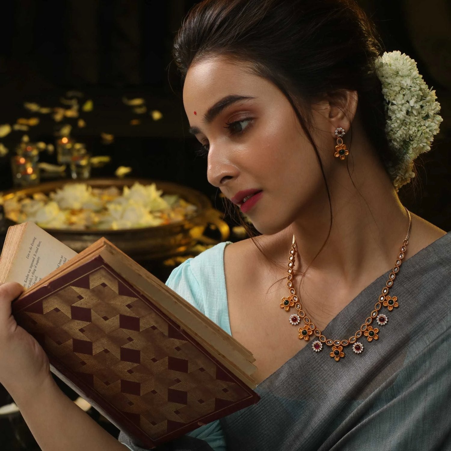 Cost of sales kundan sets tanishq
